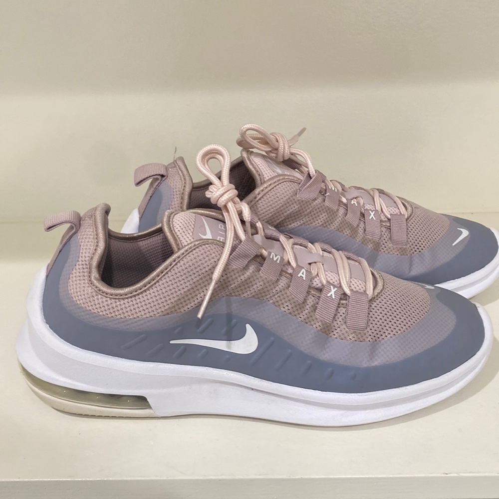 Nike Air Max Women’s Size 8 US